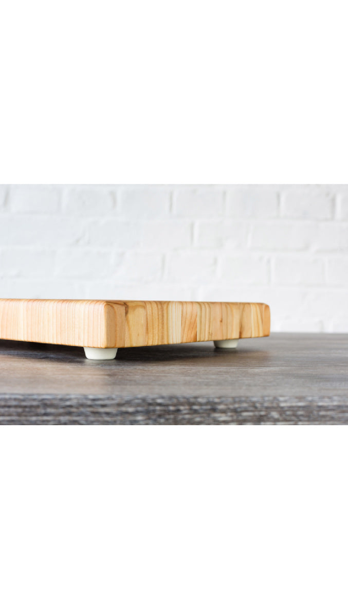 Medium One-Hander Cutting Board / LARCH WOOD